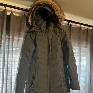 Eddie Bauer Women’s Sun Valley Parka- very gently used.